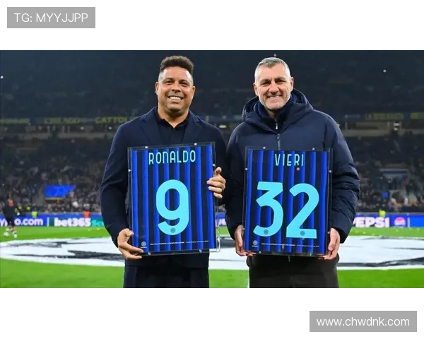 国米二客球衣亮相致敬大罗经典